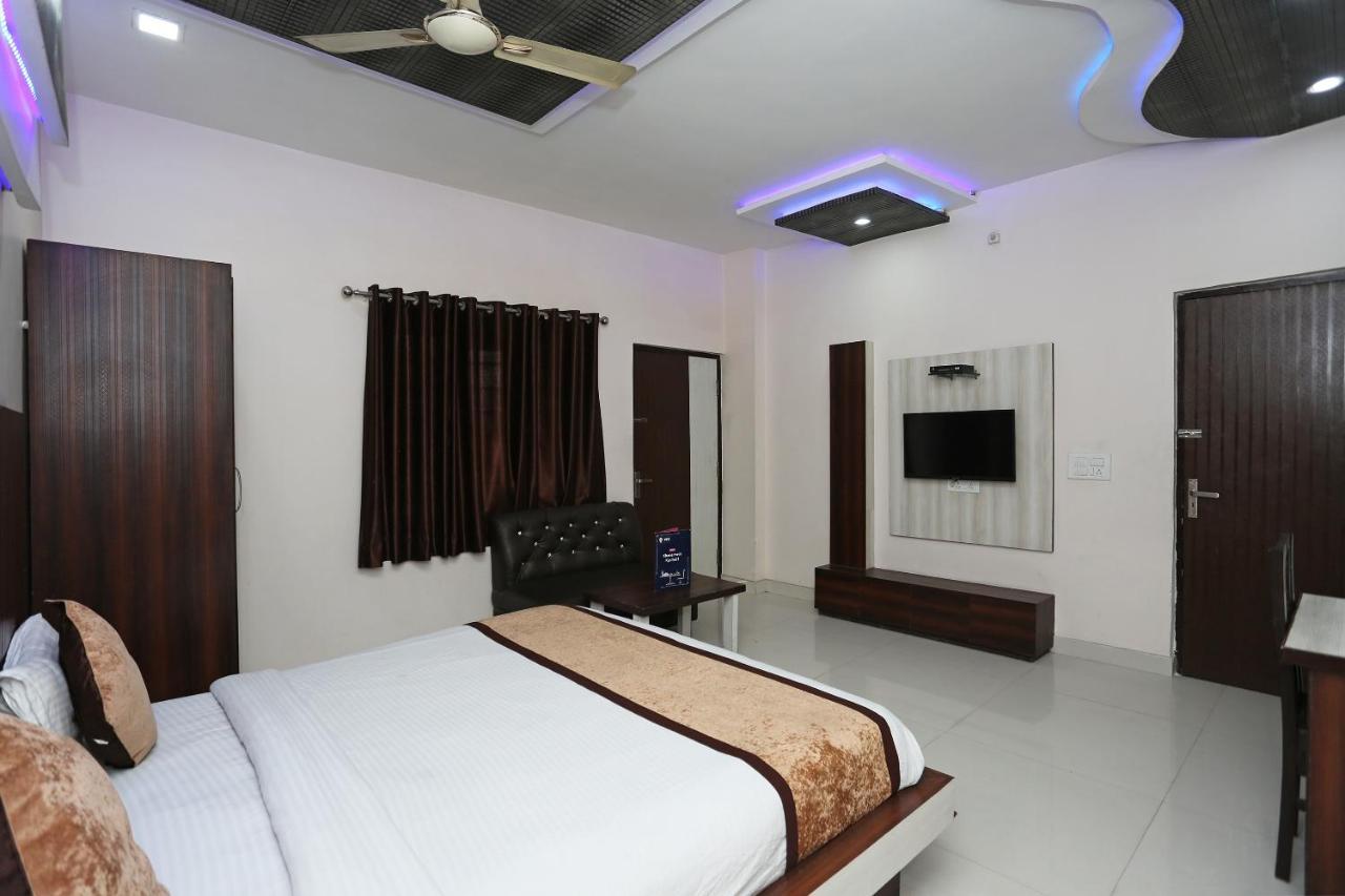 Oyo 3202 Hotel Gayatri Residency Agra  Bagian luar foto