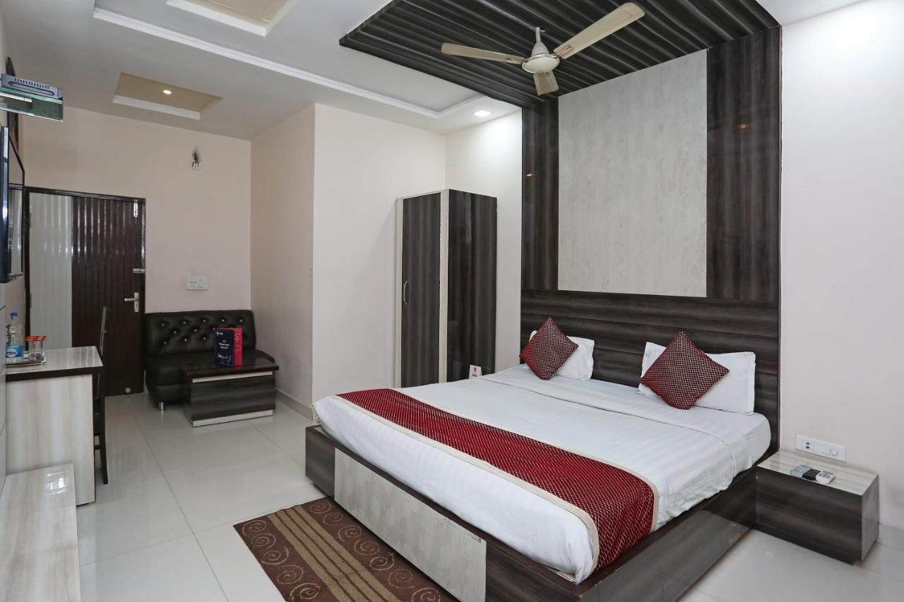 Oyo 3202 Hotel Gayatri Residency Agra  Bagian luar foto