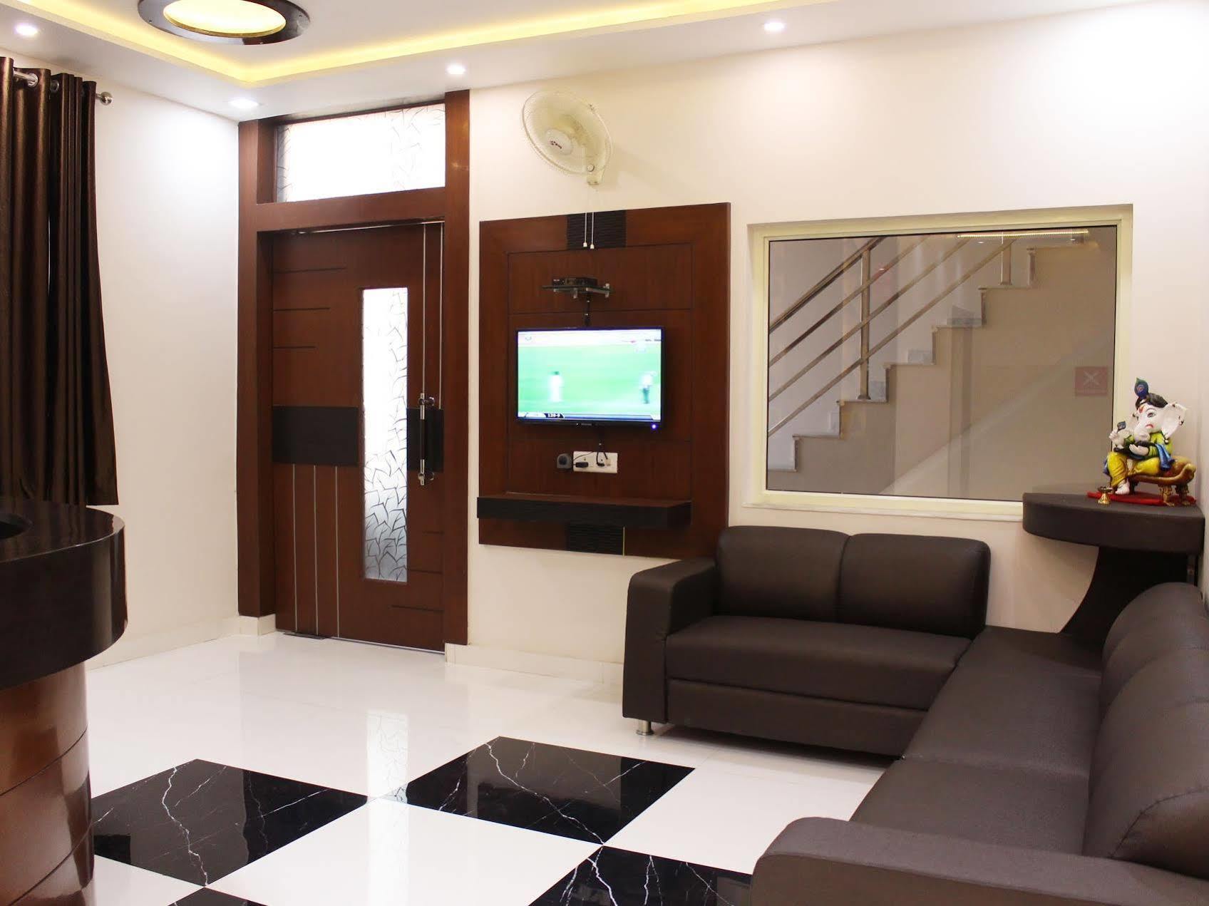 Oyo 3202 Hotel Gayatri Residency Agra  Bagian luar foto