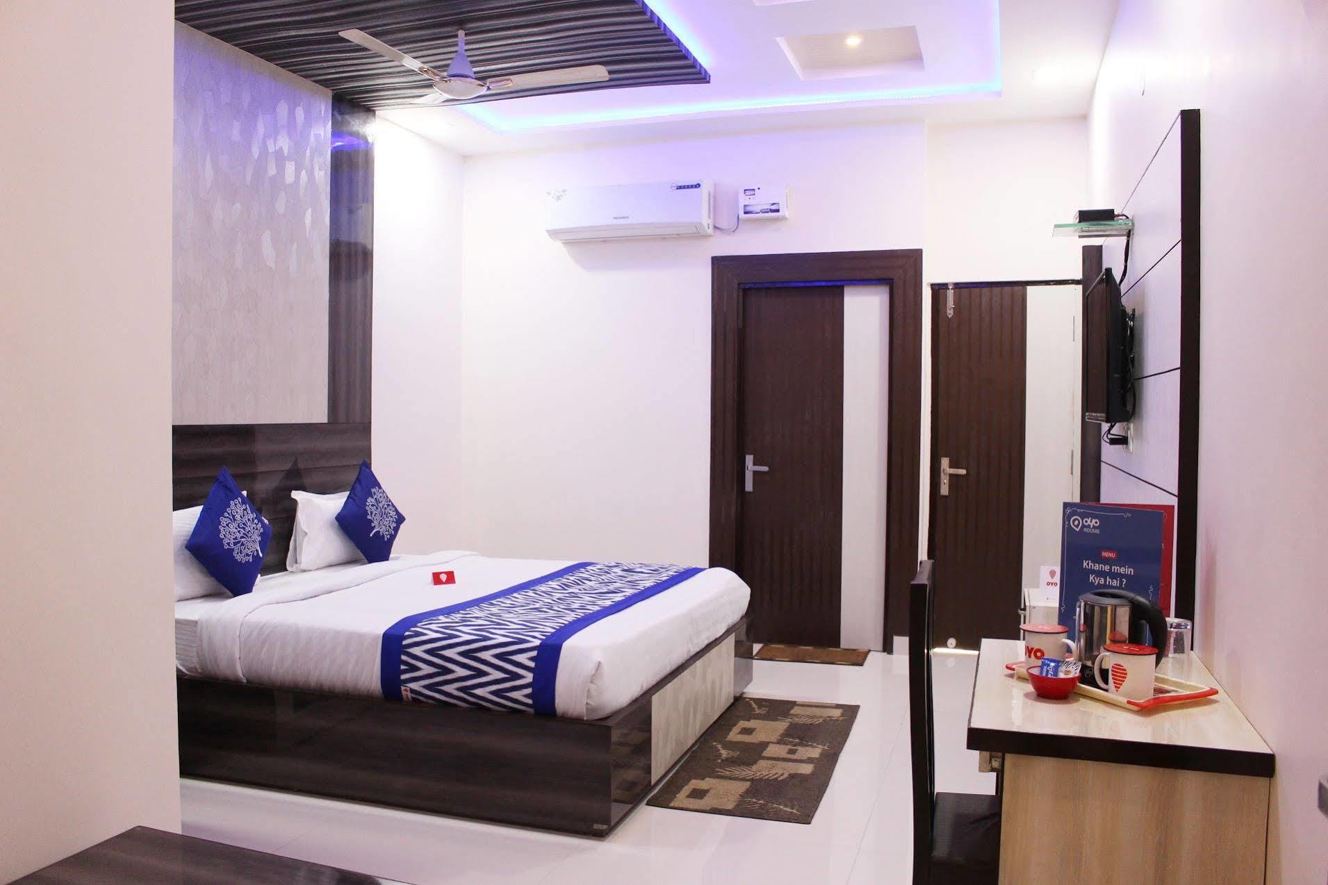 Oyo 3202 Hotel Gayatri Residency Agra  Bagian luar foto