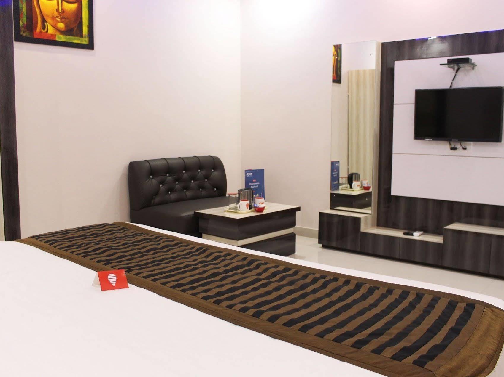 Oyo 3202 Hotel Gayatri Residency Agra  Bagian luar foto